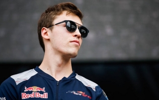 OFICIAL: Kvyat a Ferrari