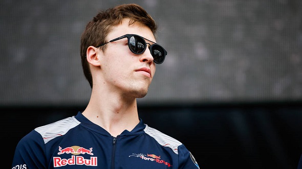 OFICIAL: Kvyat a Ferrari