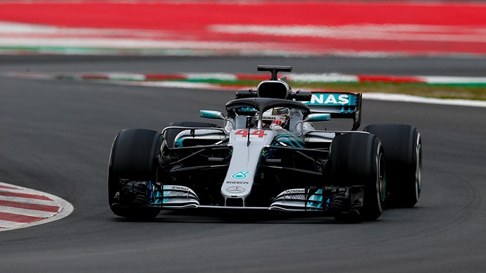 Mercedes sigue a lo suyo