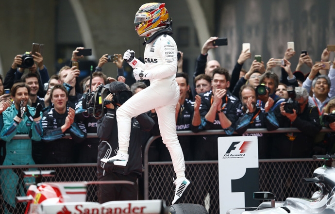 Aunque este año el GP chino es el tercero en el calendario, el año pasado fue el segundo tras Australia así que perduraba en las retinas de todos el overcut de Vettel a Hamilton y, el alemán de Ferrari, mandaba en el campeonato antes de disputarse este GP de China.