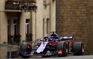 Los pilotos de Toro Rosso se estrenan en Bakú