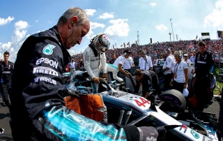 Domingo en Hungría-Mercedes: Sobresaliente Hamilton y deficiente Bottas
