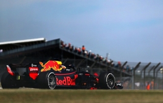 Viernes en Gran Bretaña - Red Bull: Avería y accidente de Verstappen