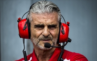 Arrivabene atiza a Mercedes: "Tenemos pilotos, no mayordomos"