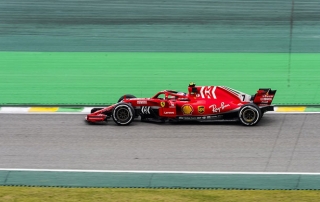 domingo en brasil ferrari kimi al podio seb con problemas