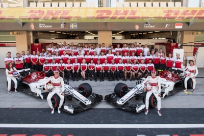 domingo en abu dabi sauber tres de tres para leclerc