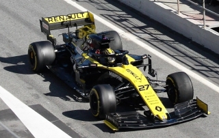 Test-en-Barcelona-Día-5-Renault-Comprobando- configuraciones