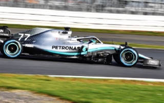 El color plata y el aire a campeón se mantienen en el nuevo W10 de Mercedes
