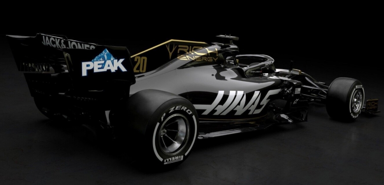 Haas y su VF-19 estrenan colores