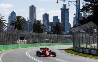 Viernes en Australia - Ferrari, cuesta arriba por las calles de Melbourne