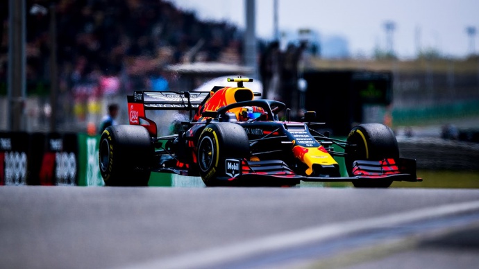 Domingo en China - Red Bull: Verstappen se cuela entre los Ferrari y Gasly marca la vuelta rápida