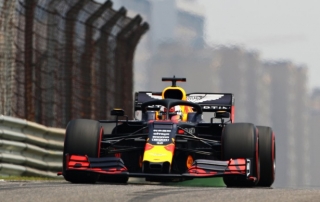 Viernes en China - Red Bull: Casi un segundo entre los dos monoplazas de Milton Keynes