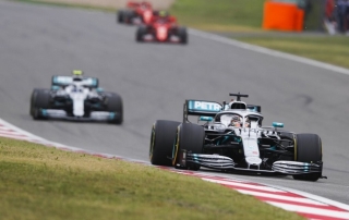 Domingo en China - Mercedes: Como apisonadoras por Shanghai