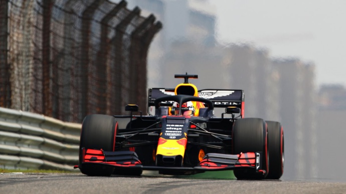 Viernes en China - Red Bull: Casi un segundo entre los dos monoplazas de Milton Keynes
