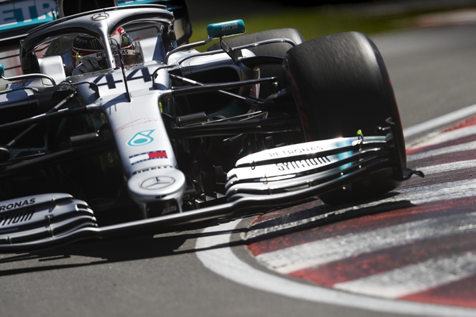 Mercedes revela la causa de la fuga hidráulica que sufrió Hamilton antes de la carrera