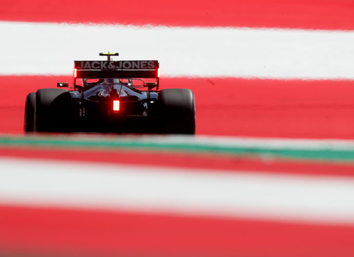 viernes en austria haas sigue peleando