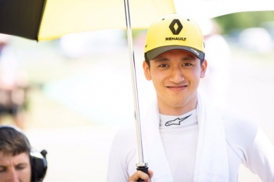 Pole y récord para Zhou en Silverstone