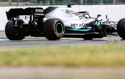 Crónica: Desastre en Ferrari, Hamilton se aprovecha