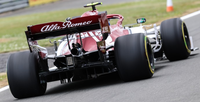 Viernes en Gran Bretaña - Alfa Romeo inicia atrás, pero acecha los puntos