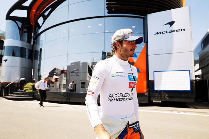 Sainz: "Tenemos que mirar a Mercedes, Ferrari y Red Bull"