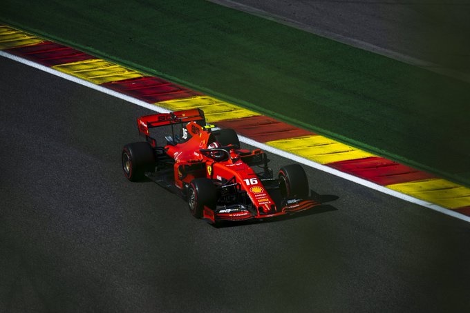 Crónica: Pole estratosférica de Leclerc, que devuelve a Ferrari su seña de identidad; Sainz cae en Q1