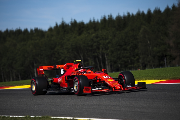 Red Bull afirma que no sospechan del motor de Ferrari, pero Mercedes y Renault sí