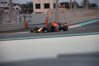 Libres 3 en Abu Dhabi: Verstappen pasa por delante de Mercedes