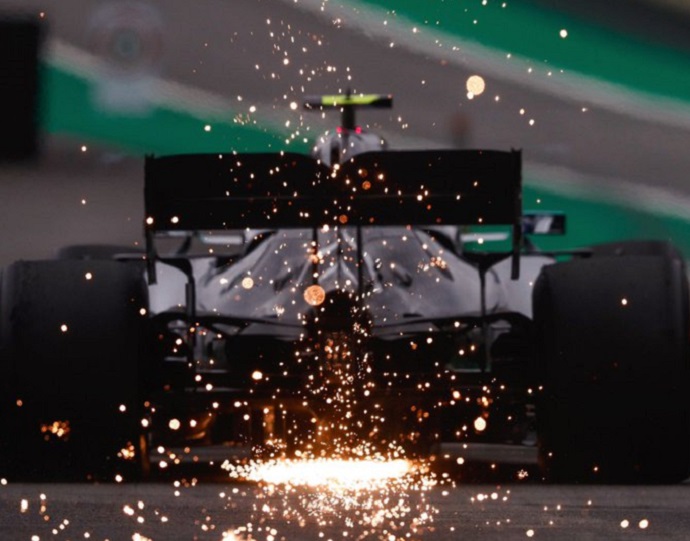 Viernes en Brasil - Mercedes: Sin conclusiones bajo la lluvia