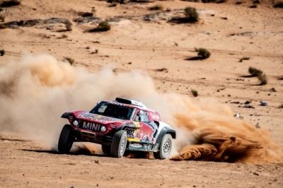 Dakar 2020 Etapa 4: Peterhansel vuelve a la senda del triunfo y Sainz aguanta el liderato