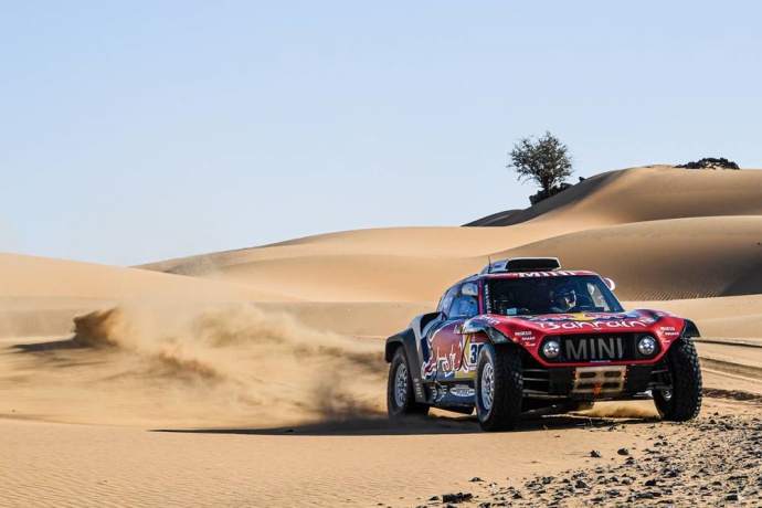 Dakar 2020 Etapa 9: Peterhansel y Al-Attiyah se pegan a Sainz