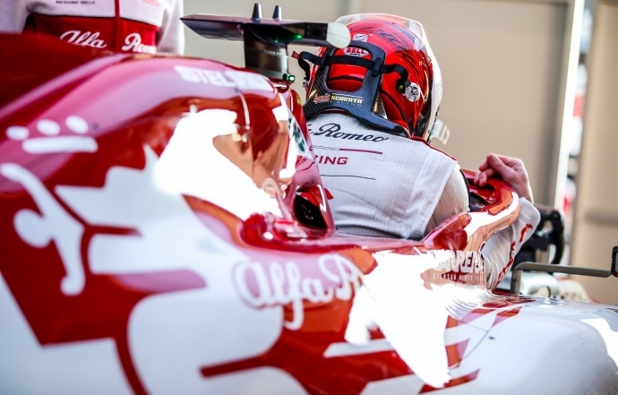 Räikkönen marca el mejor tiempo, pero el protagonismo se lo queda Mercedes