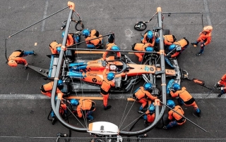 McLaren aplica un ERTE para parte de su plantilla y a los pilotos se les reduce el sueldo