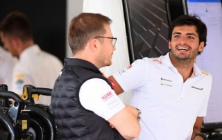 Zak Brown: "Si el coche es rápido, Carlos ganará carreras con Ferrari"