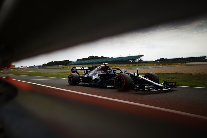 Sábado en Gran Bretaña – Mercedes: arrasando en clasificación