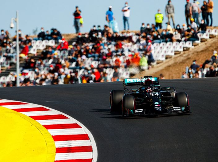 Sábado en Portugal - Mercedes domina la primera fila con neumáticos medios