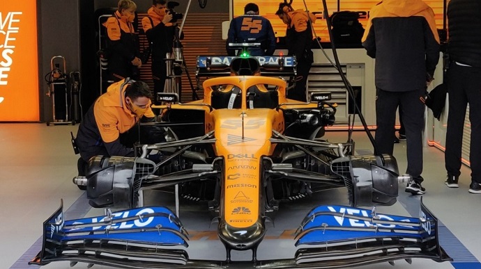 Sainz equipa en su McLaren mejoras aerodinámicas, incluido un morro estilo Mercedes