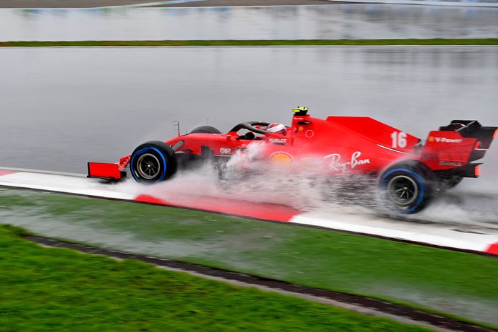 Sábado en Turquía - Ferrari cae bajo la lluvia