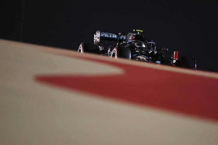 Viernes en Baréin – Mercedes: ritmo y dominación