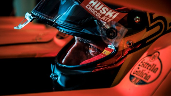 Sainz no podrá subirse al Ferrari en los test de final de temporada en Abu Dabi