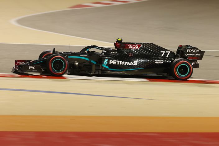 Clasificación en Sakhir: Bottas logra una cerrada pole position; Russell se queda a 26 milésimas