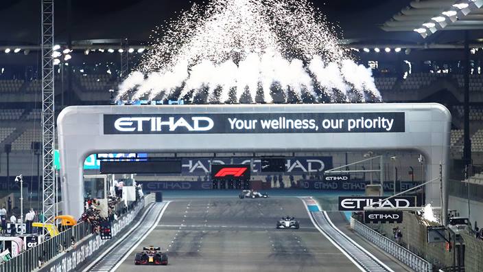 Domingo en Abu Dabi - Red Bull y Verstappen no dan tregua y se llevan la última del año