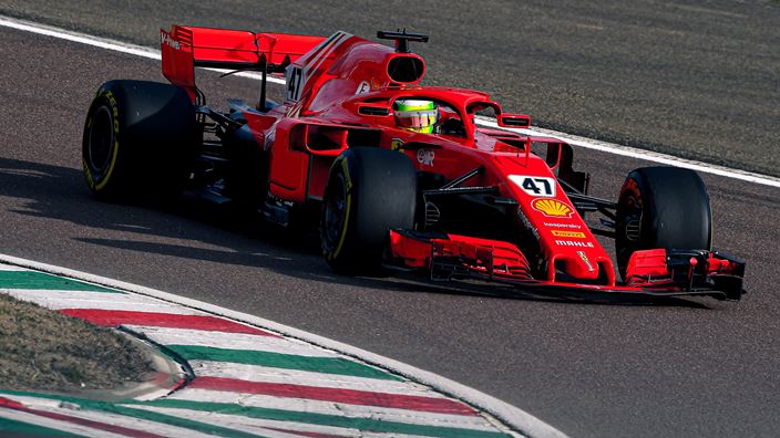 Carlos Sainz y Mick Schumacher comparten el penúltimo día de pruebas de Ferrari