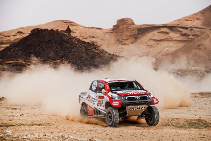 Dakar 2021 – Etapa 5: Victoria de De Villiers, Sainz pierde más tiempo con Peterhansel y Al-Attiyah