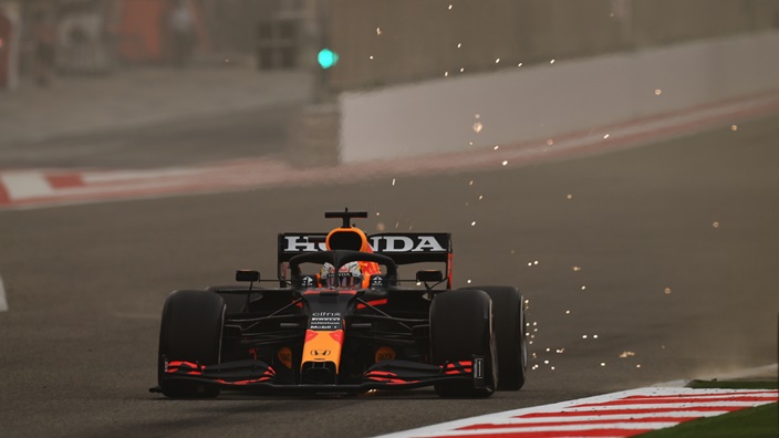 Verstappen domina una jornada de test marcada por los problemas en Mercedes