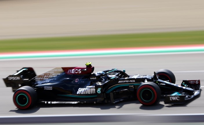 Mercedes domina en Imola al ser Bottas el más rápido en los Libres 2