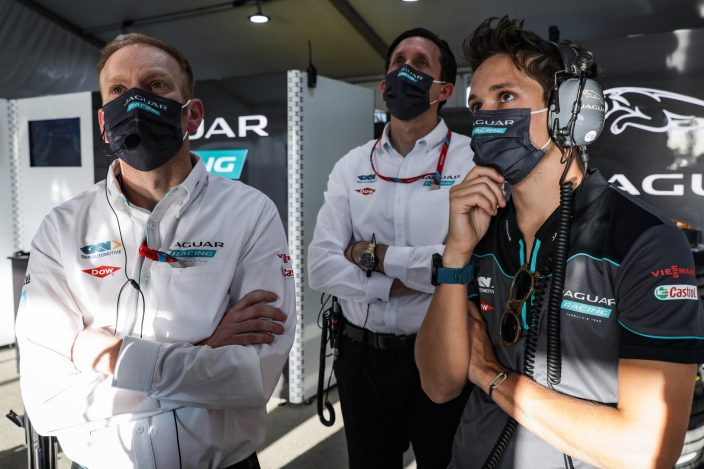 Sacha Fenestraz es el "tercer mosquetero" de Jaguar Racing