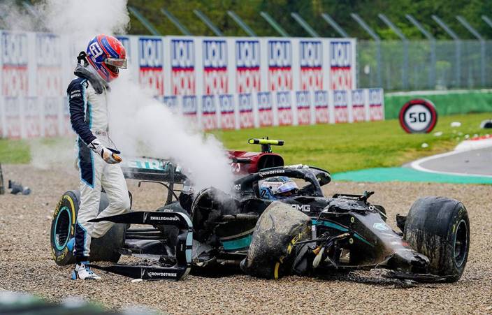 Russell se disculpará telefónicamente con Bottas tras su accidente en Imola