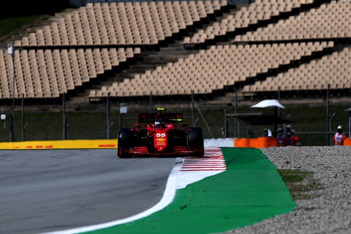 Viernes en España – Ferrari destaca entre los ocho primeros