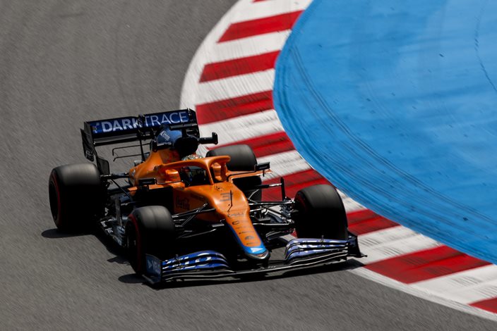 Viernes en España – McLaren sigue escondiéndose durante los libres