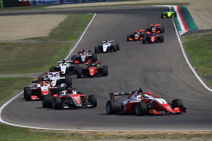 Vettel piensa que las categorías inferiores son más caras que hace unos años